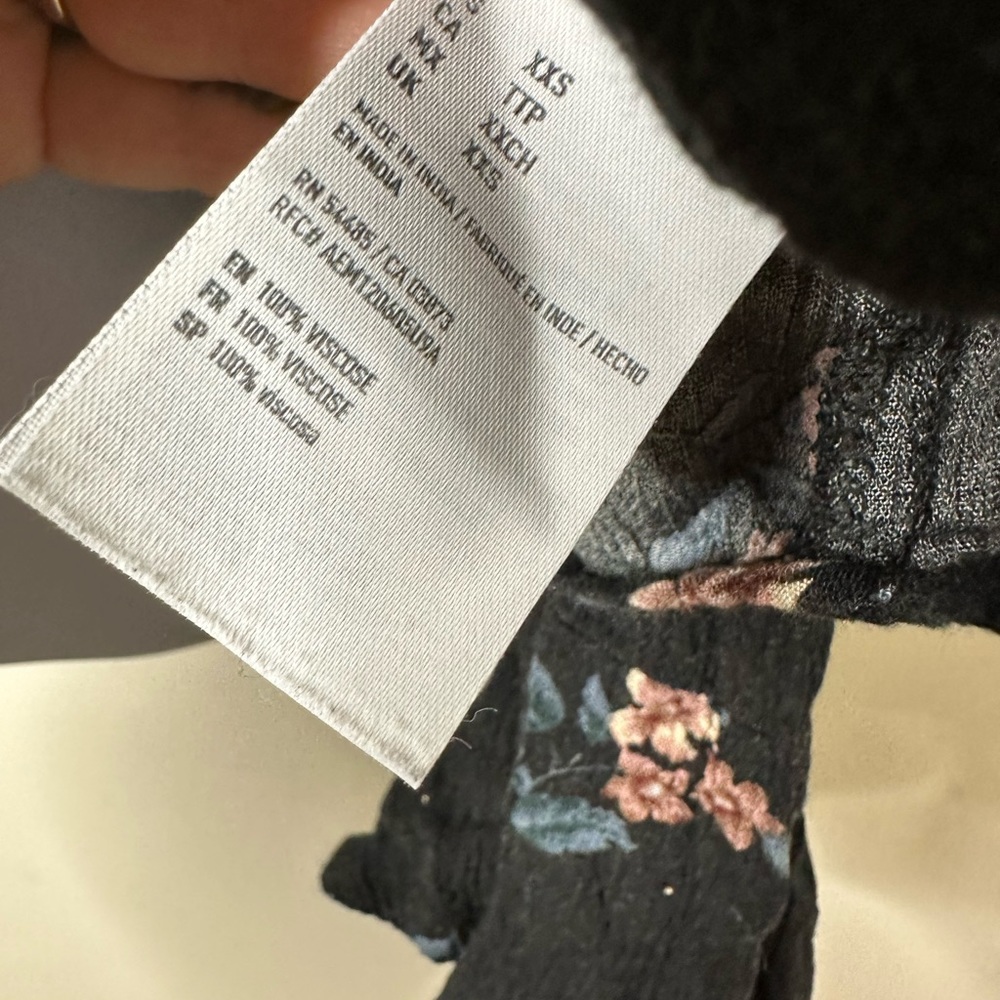 American Eagle Black Floral Cold Shoulder Blouse Women's XXS - Picture 3 of 5